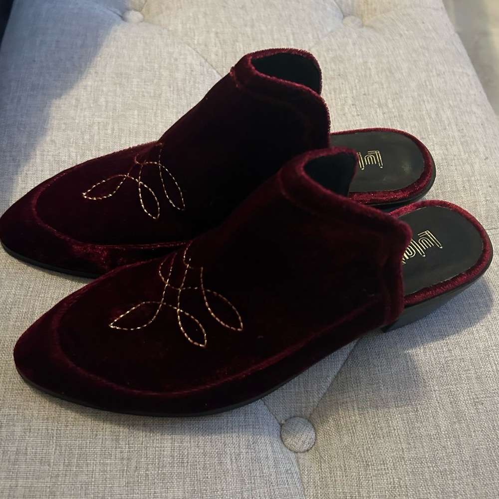 Gorgeous Rare Mules - Picture 3 of 4